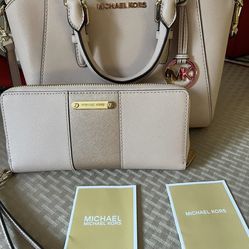 Authentic Micheal Kors Purse And Wallet