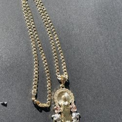 Curb Cuban link DIAMOND CUT 14kGOLD PLATED4.7mm Necklace24”length with A Tri color Virgin Mary charm