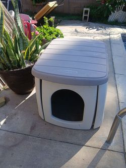 Rubbermaid dog house