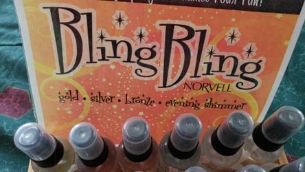 Body shimmering spray