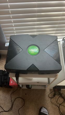 Original Xbox With Cords And Controller (tested)