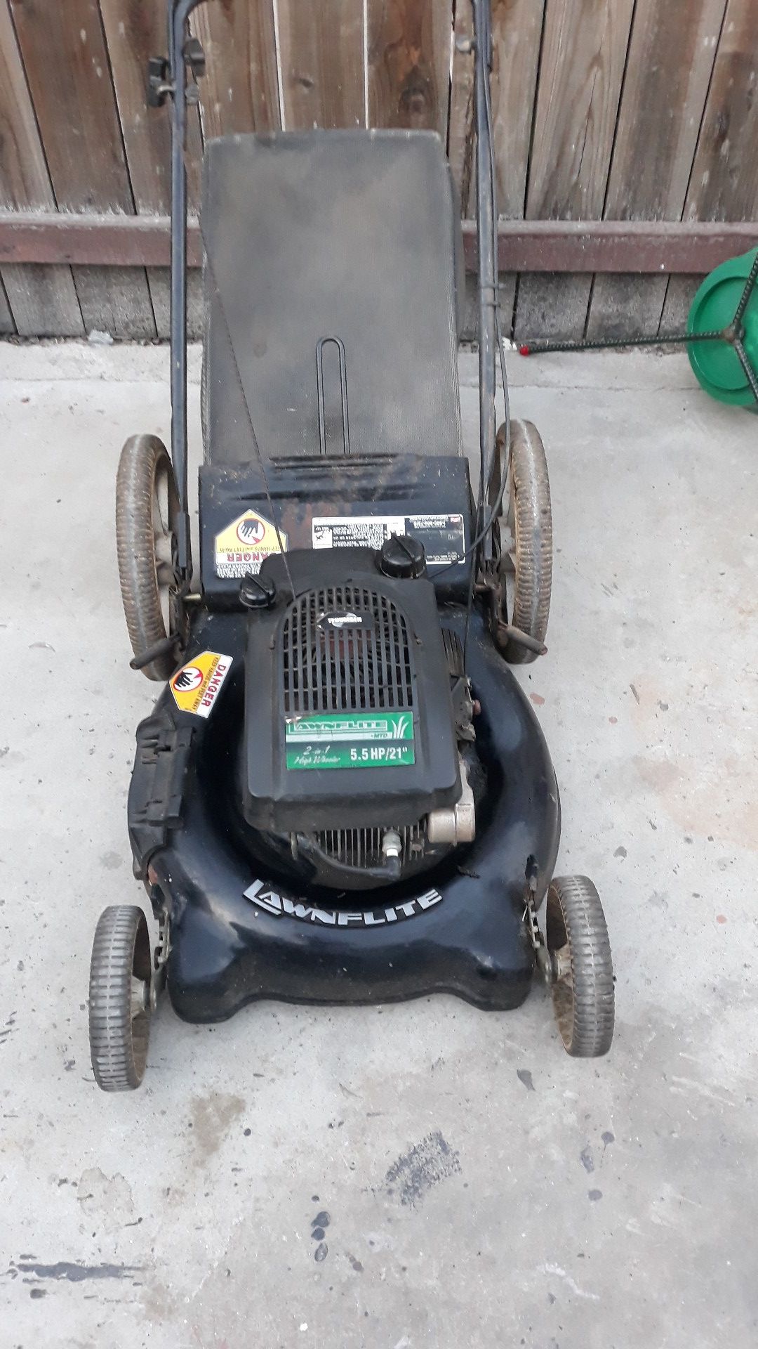 Lawn Flite Lawn mower Gas.