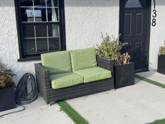 Patio set 4 Pieces With Green cushions