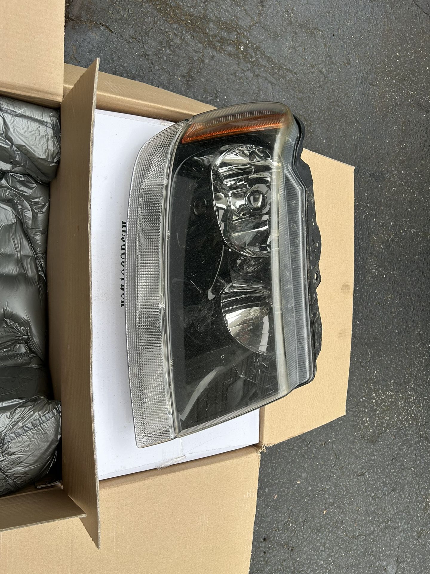 2004 Jeep Grand Cherokee OEM Headlights