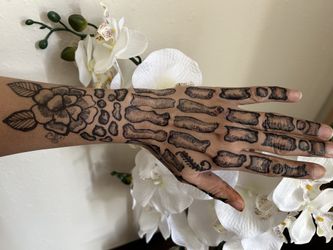 Jagua Henna Artist 