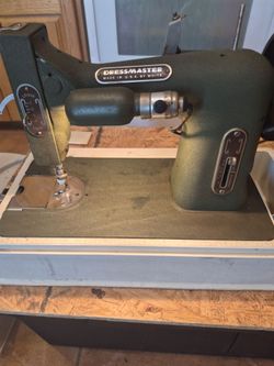 Vintage White Dressmaster Sewing Machine - Tested & Working