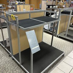 Storage Racks / Luggage