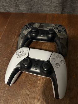 2 ps5 controllers