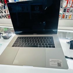 MacBook Pro 2018 15 inch 512gb i7 16 gb