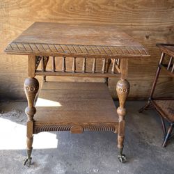 Victorian Oak Parlor Table