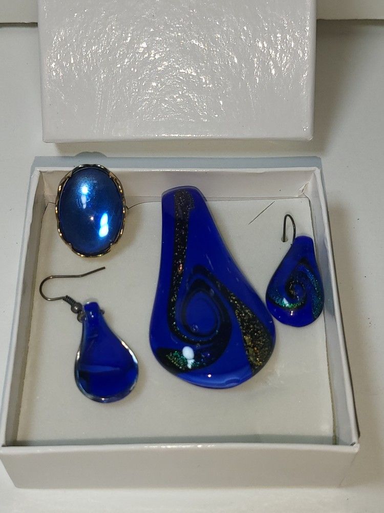 ๐๐๐Murano Glass Pendant Necklace: Blue, Gold, Green & Black Swirl.