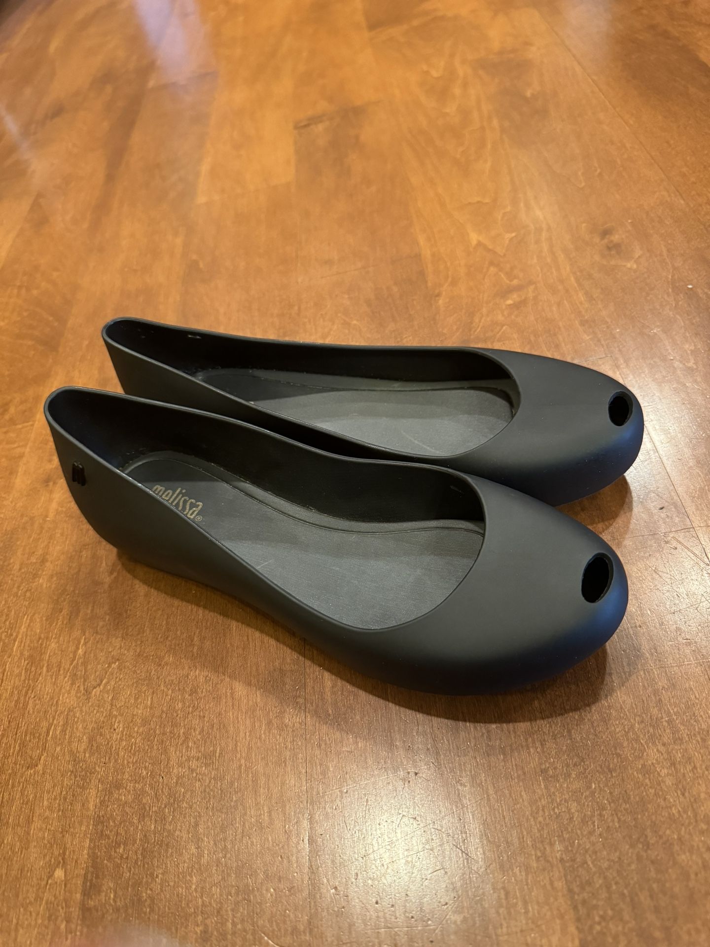 Woman’s Melissa Flats Shipping Available