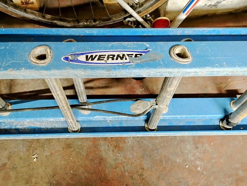 22ft.Ext.ladder,Fiberglass-125.00