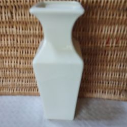 VTG 16" WHITE. SQUARE FLORAL TABLE OR FLOOR VASE