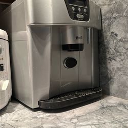 AWANTI:  ICE MAKER (PORTABLE) Yet GREAT SIZE!  BEAUTIFUL  In Any Kitchen (Sits On Counter) Great  GIFT (HER/HIM).. VALENTINE’S! ANNIVERSARY! Etc!