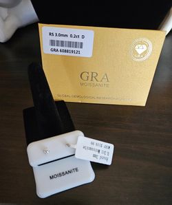 Certified Round-Cut Moissanite Stud Earrings 3mm