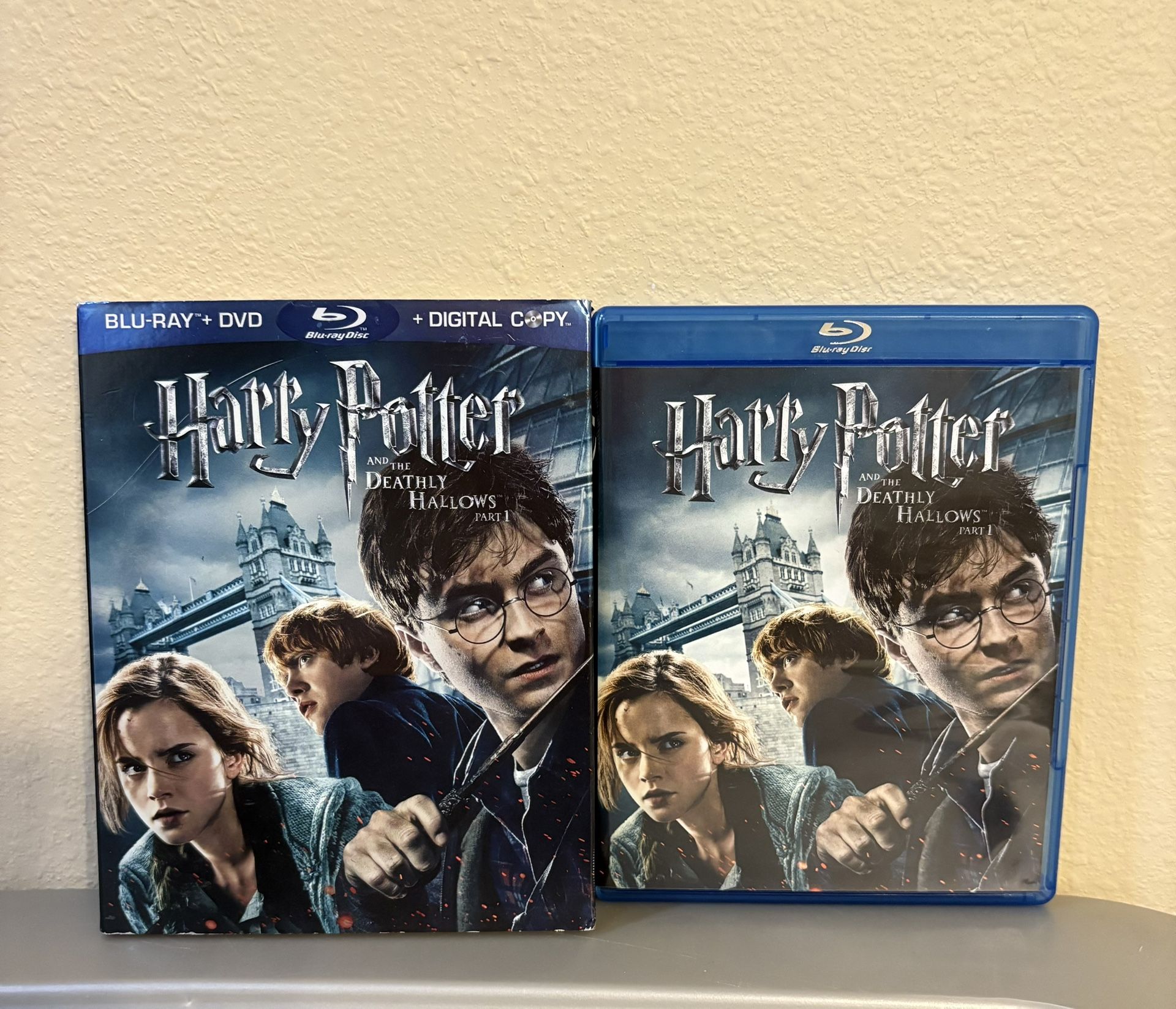 Harry Potter & The Deathly Hallows Part 1 Blue-Ray + DVD 3 Disc Set W/Sleeve