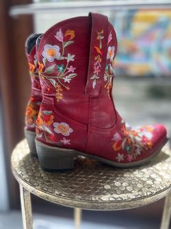 Red Floral Embroidered Cowboy Boots – Size 40
