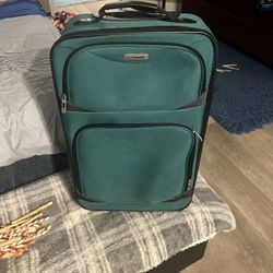 Great Condition Forrest Green Luggage 🧳 On Wheels 