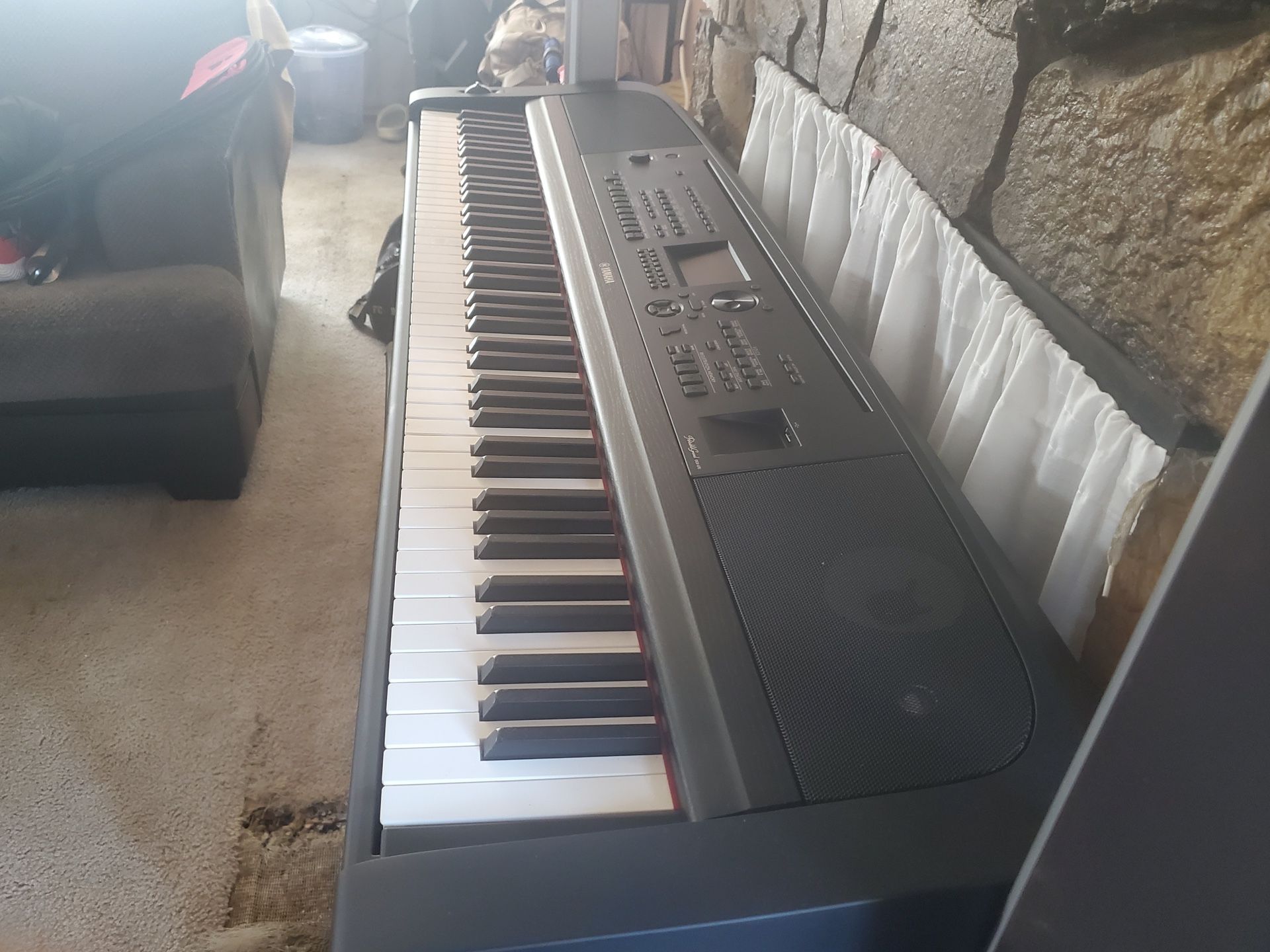 Yamaha DGX670 88-Key Portable Grand