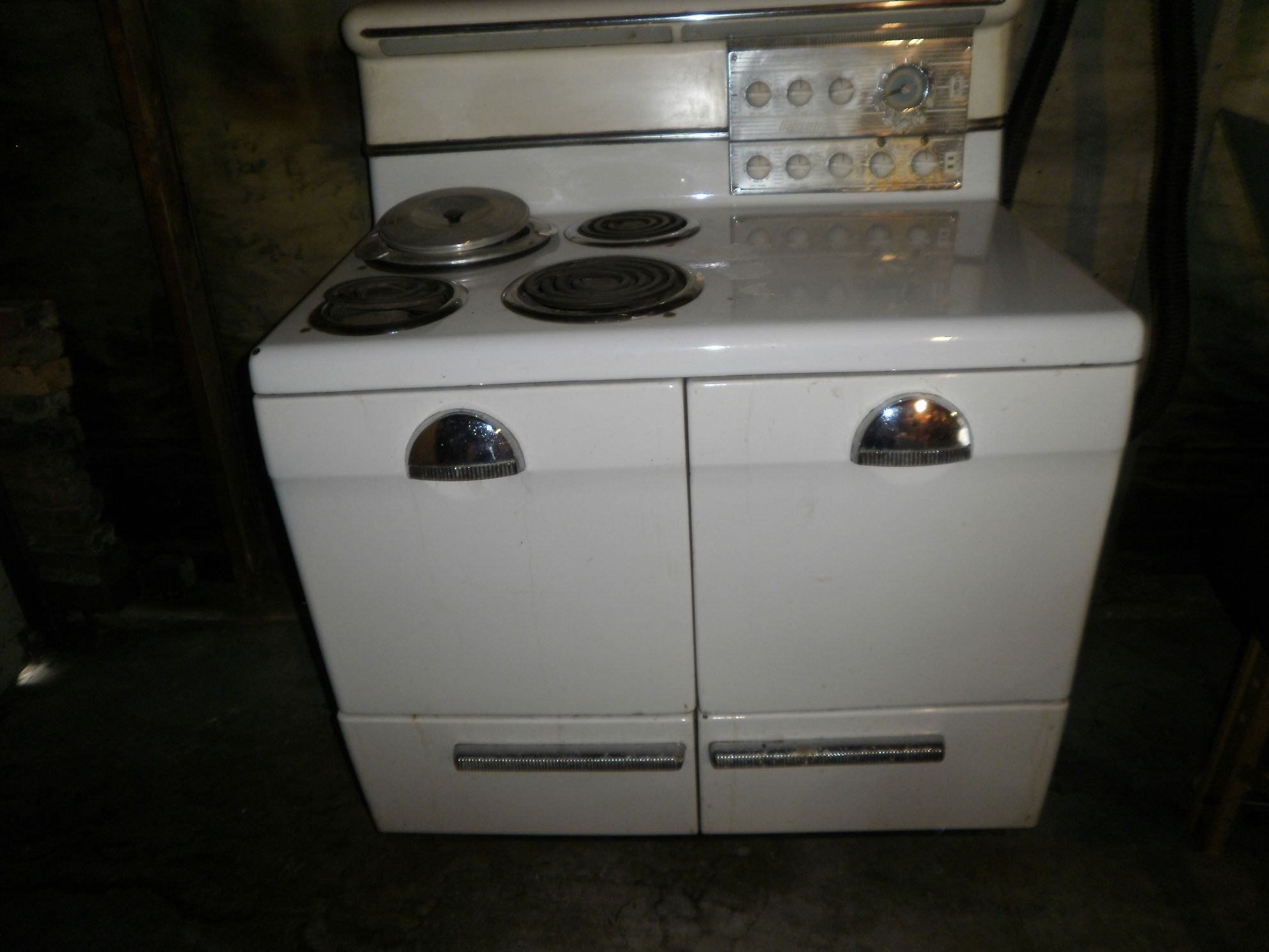 Gibson Vintage Electric Stove