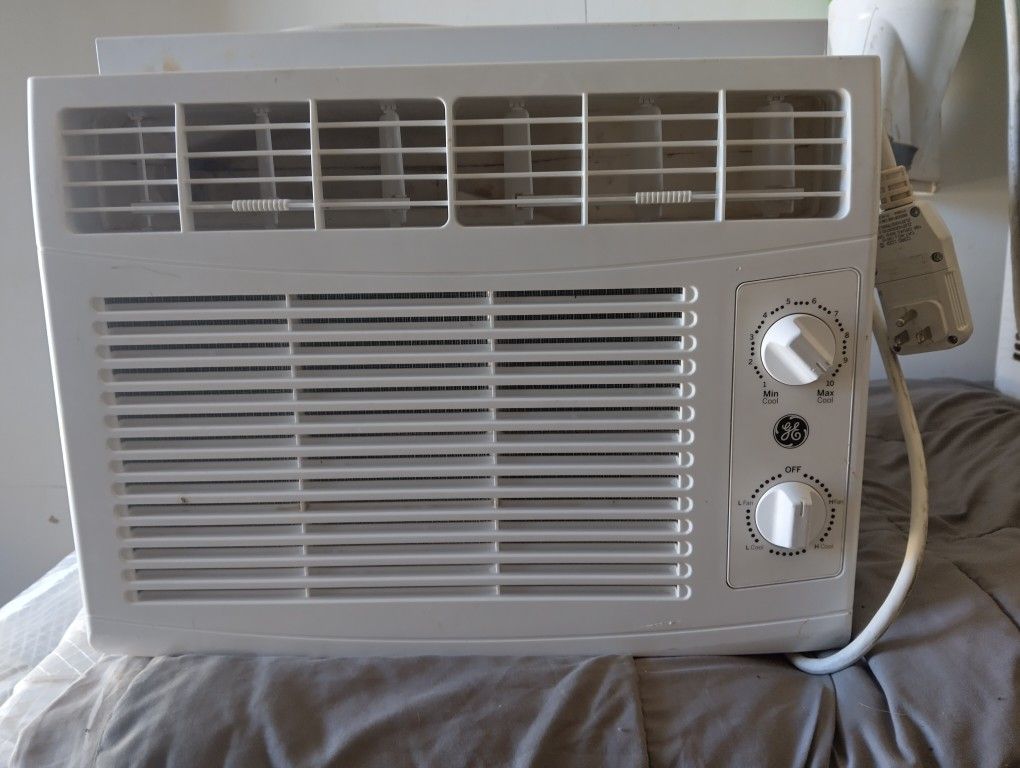 Window AC Unit