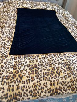 Twin size Animal print comforter