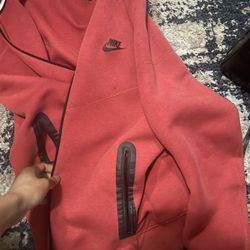 Red Nike Tech 
