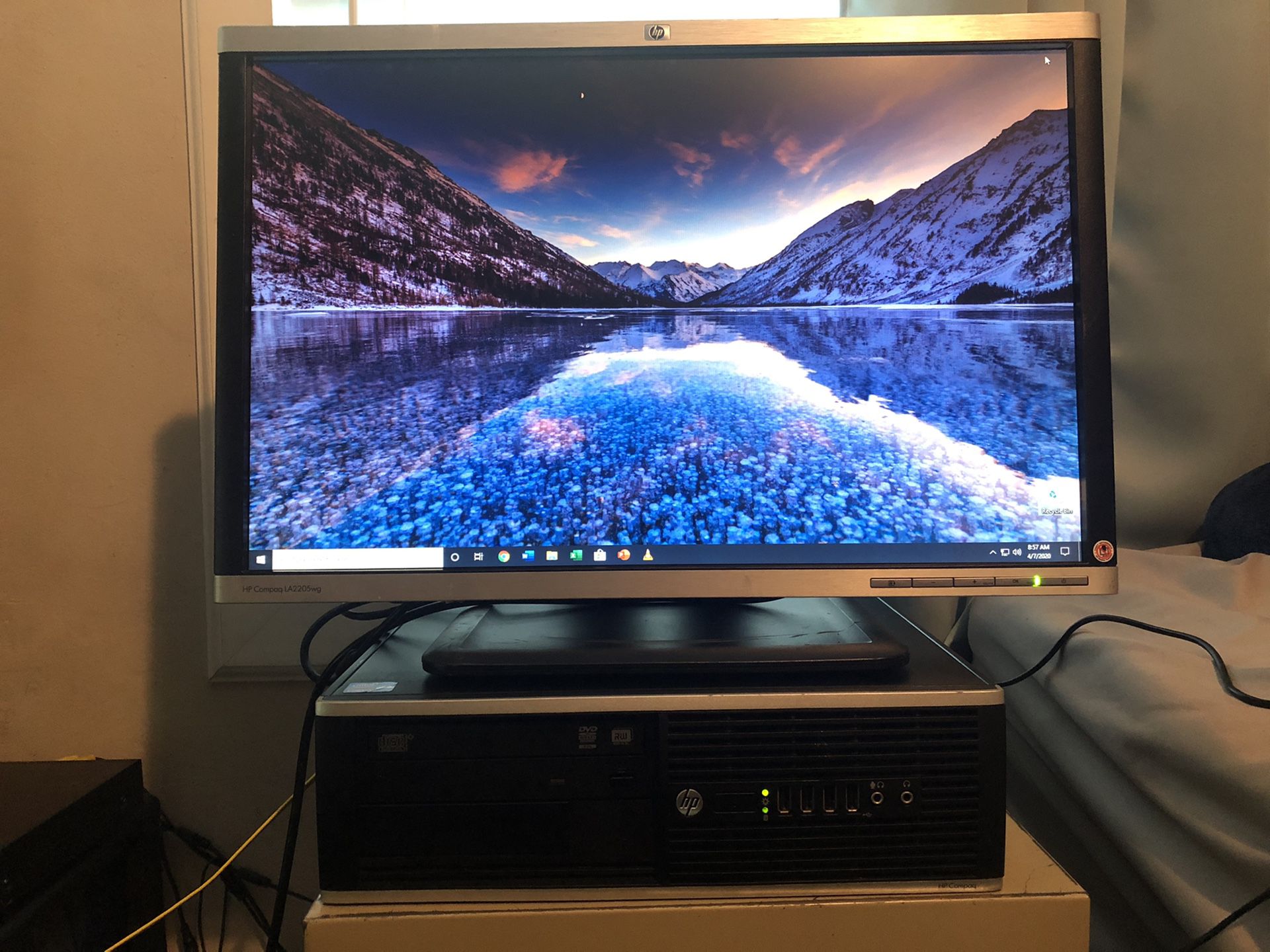 HP 22” i5 Desktop
