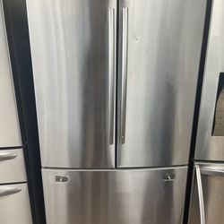 Samsung Stainless Steel Refrigerator $600