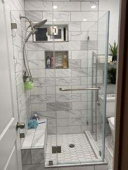 Vendo shower doors