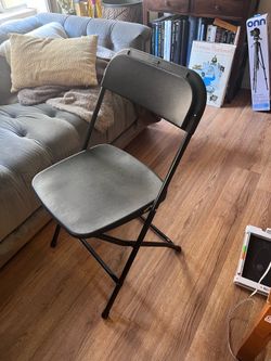 7 plastic fold up chairs