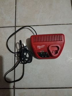 M12 MILWAUKEE CHARGER 12V