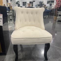VELVET TUFTED ACCENT CHAIR - BEIGE