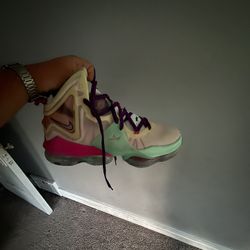 Nike Lebron Valentine edition