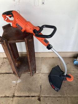 WEED WACKER - BLACK & DECKER