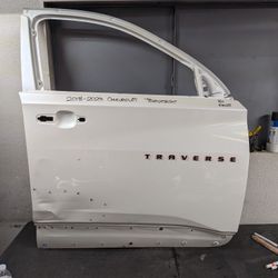 2018-2019-2020-2021-2022-2023 CHEVROLET TRAVERSE FRONT RIGHT DOOR #9185