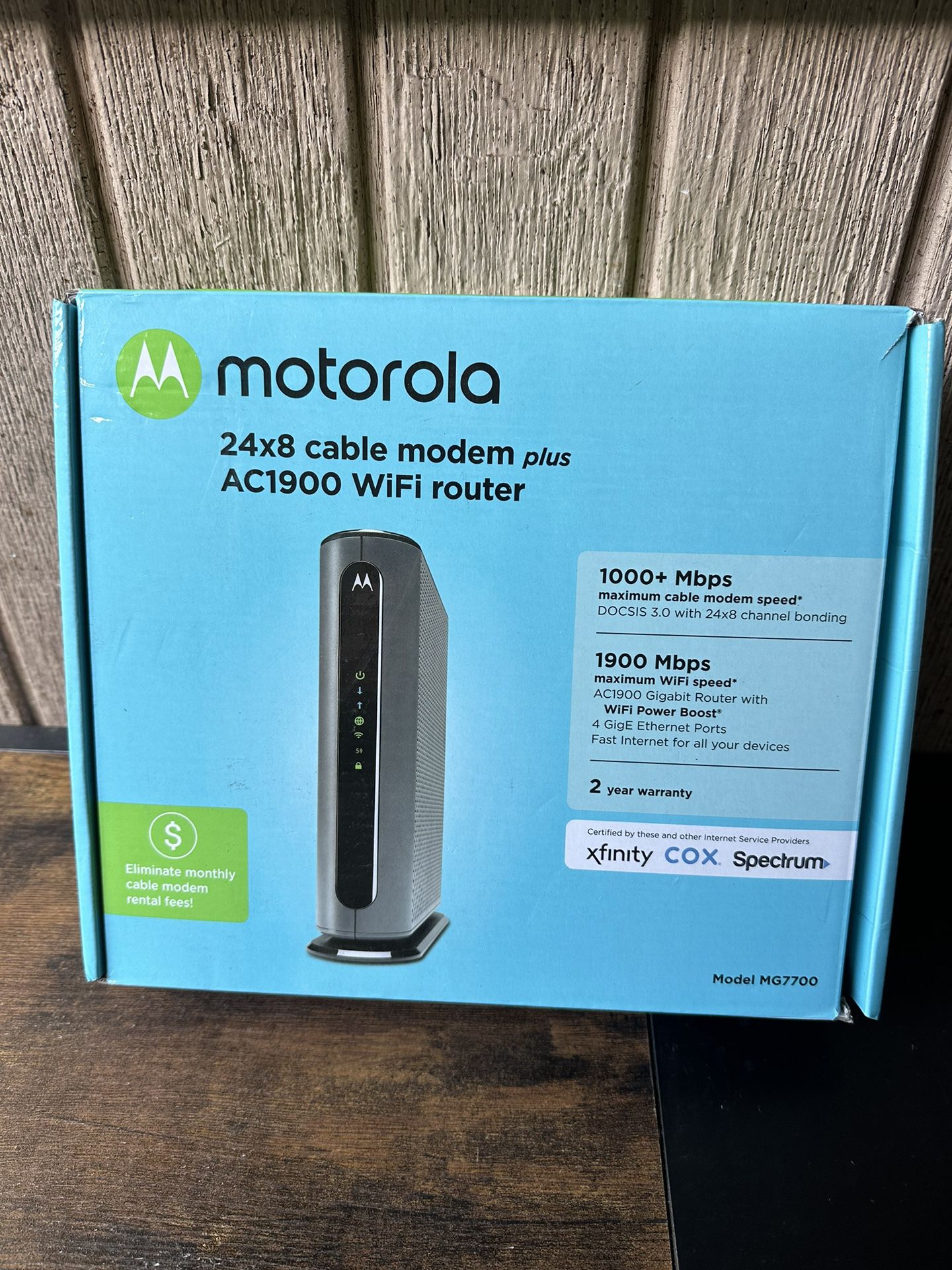 Motorola - MG7700 24x8 DOCSIS 3.0 Cable Modem + AC1900 Router - Black