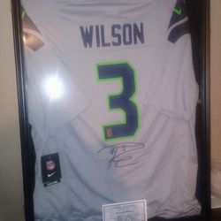 Russell Wilson Signed Jersey 