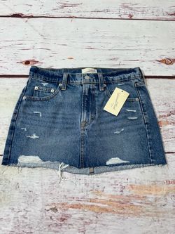 NWT Women's Universal Thread Sz 2 Distressed Denim Jean Mini Skirt frayed target