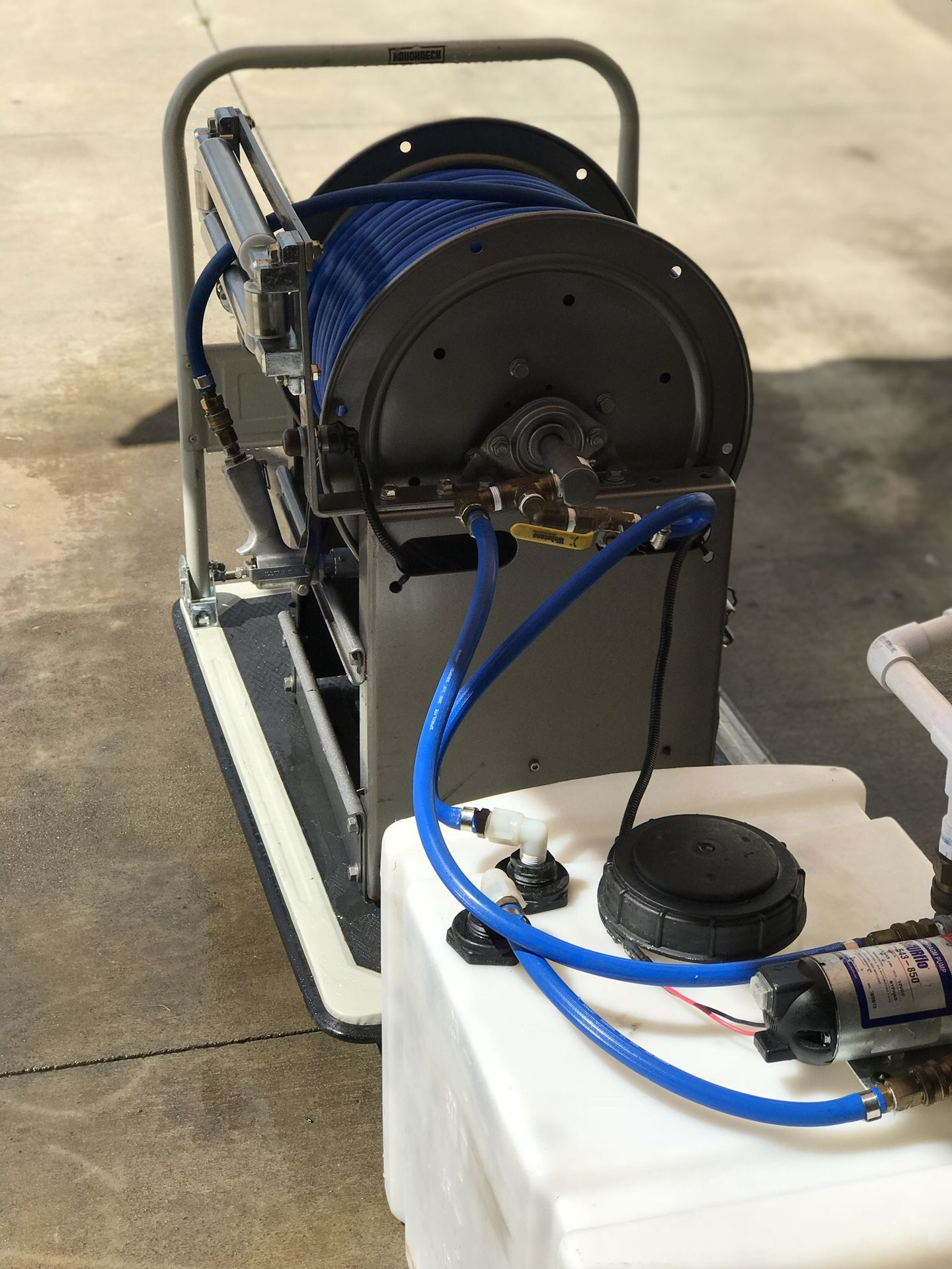 HOSE REEL SYSTEM , PERFECT FOR LANDSKEEPING , PEST CONTROL, AUTO DETAILING AND MORE..... for