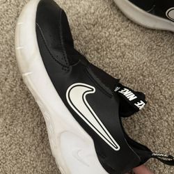 Boys Nike Shoes Size 3.5Y