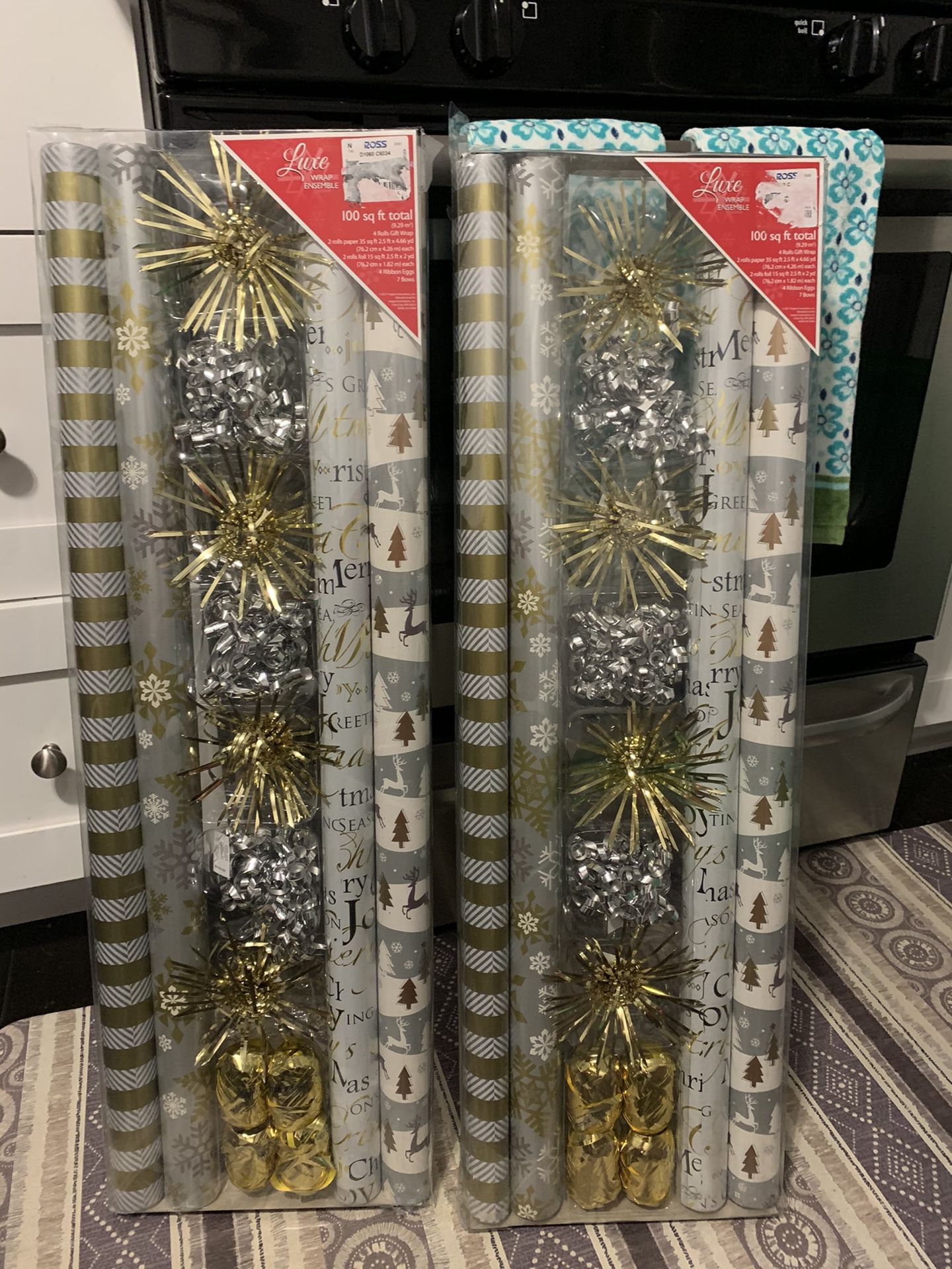 Christmas Gift Wrap Set (New)