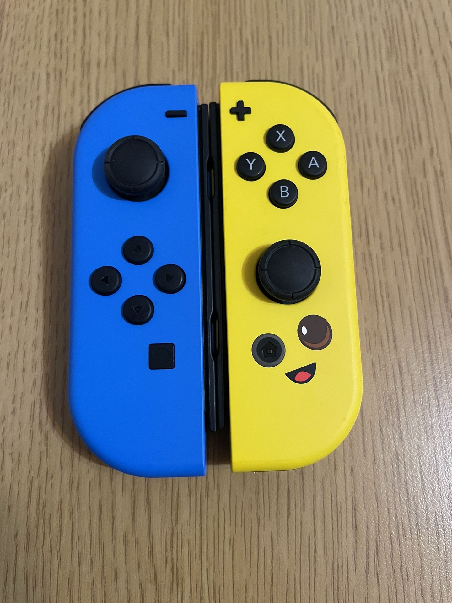 Nintendo Switch Fortnite Edition Fleet Force Controllers
