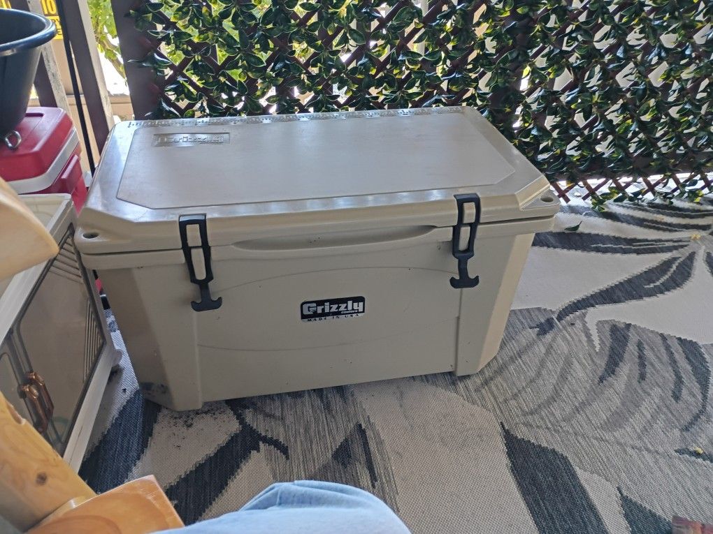 Grizzly Cooler.. Not Sure The Size.. 75qt Or More