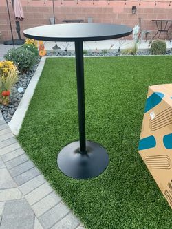 Cocktail table