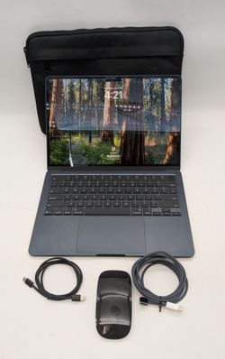 MacBook Air (A3240) 13 in Laptop. Apple M4 Chip Build For Apple Intelligence. 16 Gb Memory, 513 Gb SSD
