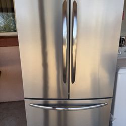 Frigidaire Gallery Stainless Steel French Door Refrigerator – Excellent Condition