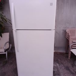 Kenmore Refrigerator White Color   W 29" 1/2 D 29" 1/2  H 65" 3/8 Date 06/2015