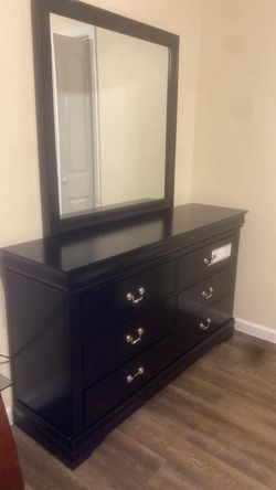 BRAND NEW DRESSER WITH MIRROR